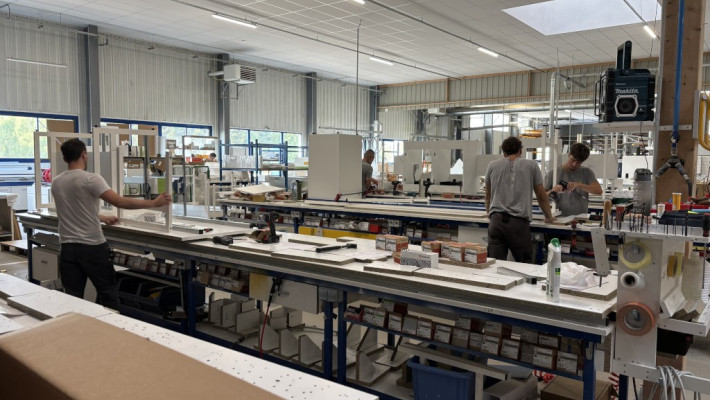 Fabrication de Paillasses de Laboratoire : L'Atelier POSSÉMÉ en Bretagne